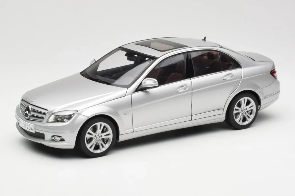 โมเดลรถ 1:18 Mercedes C-Class W204 Avantgarde สีเงิน AUTOart (มือสอง)
