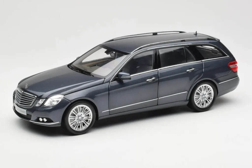 โมเดลรถ 1:18 Mercedes E-Class S212 T-Model Tenorit สีเทาเมทัลลิก Minichamps (มือสอง)