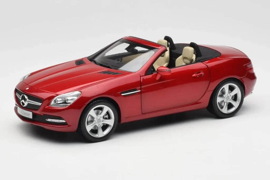 โมเดลรถ 1:18 Mercedes SLK R172 Designo Zircon สีแดง Minichamps (มือสอง)