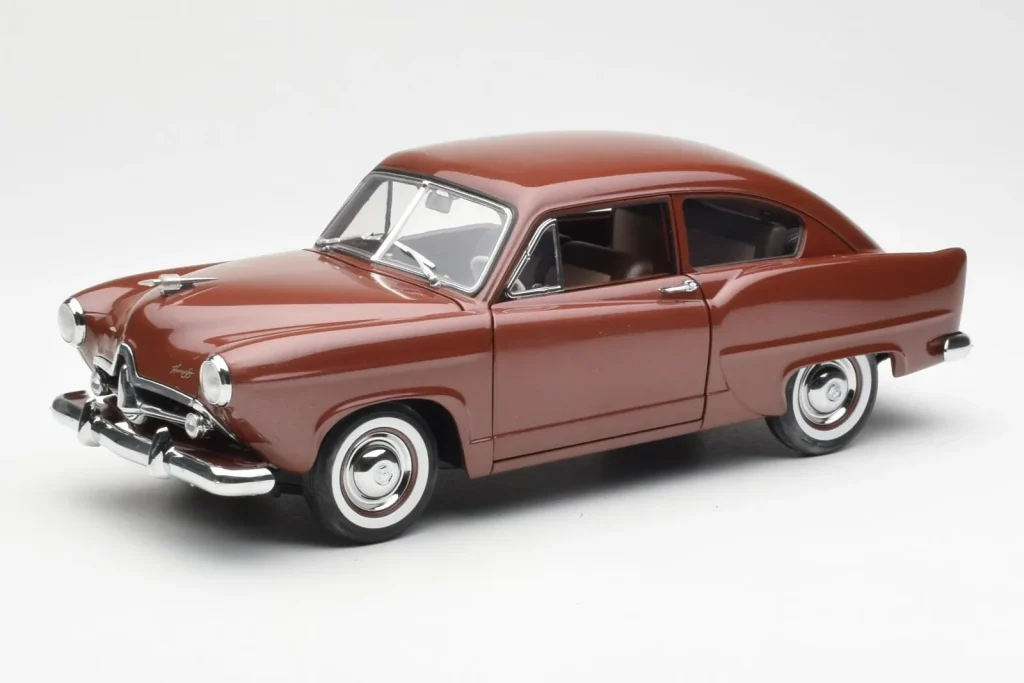 Model 1:18 Kaiser Henry J Caribbean Coral Metallic Sun Star