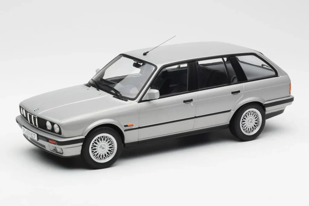 Model 1:18 BMW 325i E30 Touring silver Norev