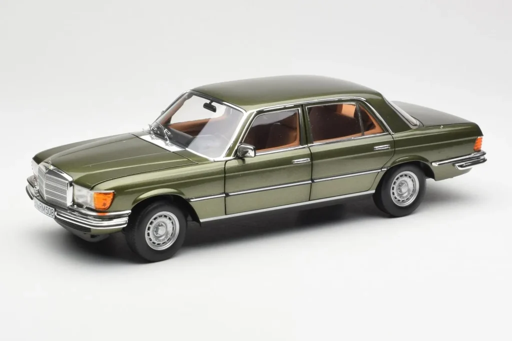 โมเดลรถ 1:18 Mercedes 450SEL 6.9 W116 สีเขียวเมทัลลิก Norev (มือสอง)