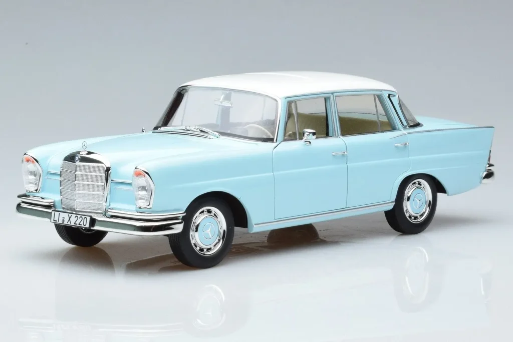 车型 1:18 Mercedes 220 S W111 蓝色 Norev