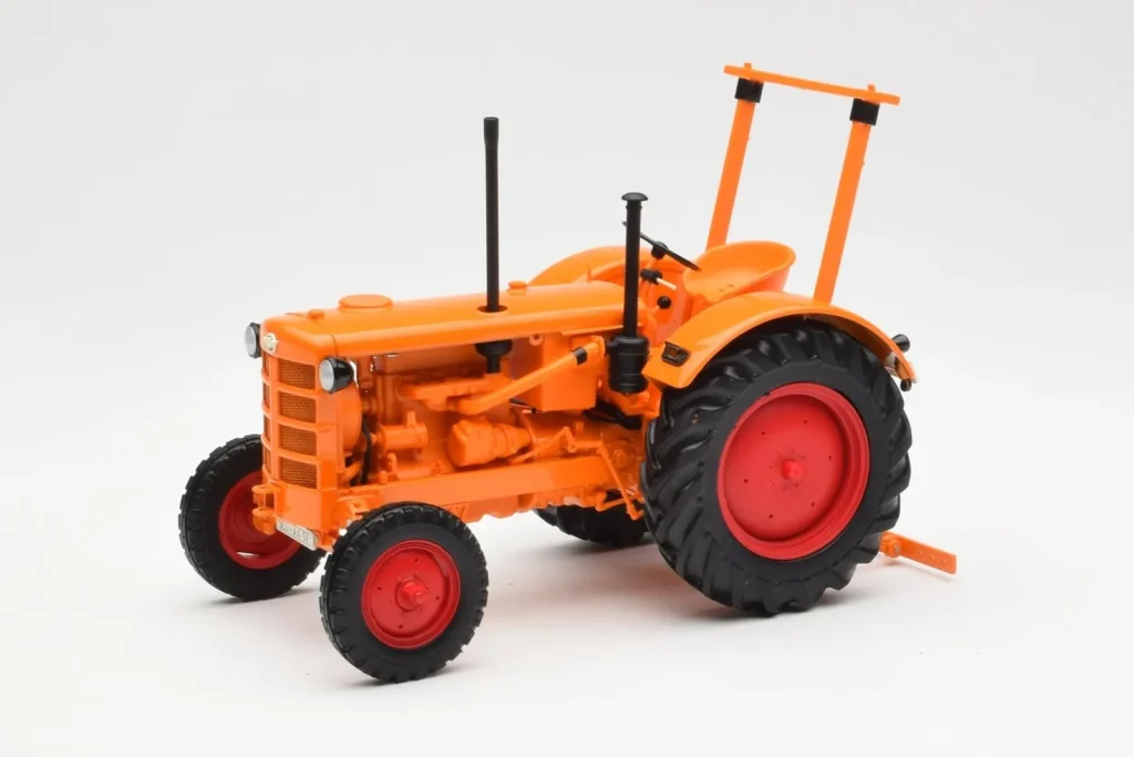 Model 1:18 Hanomag R28 Farm Tractor Minichamps