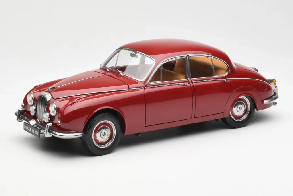 Model 1:18 Daimler 250 V8 red Paragon