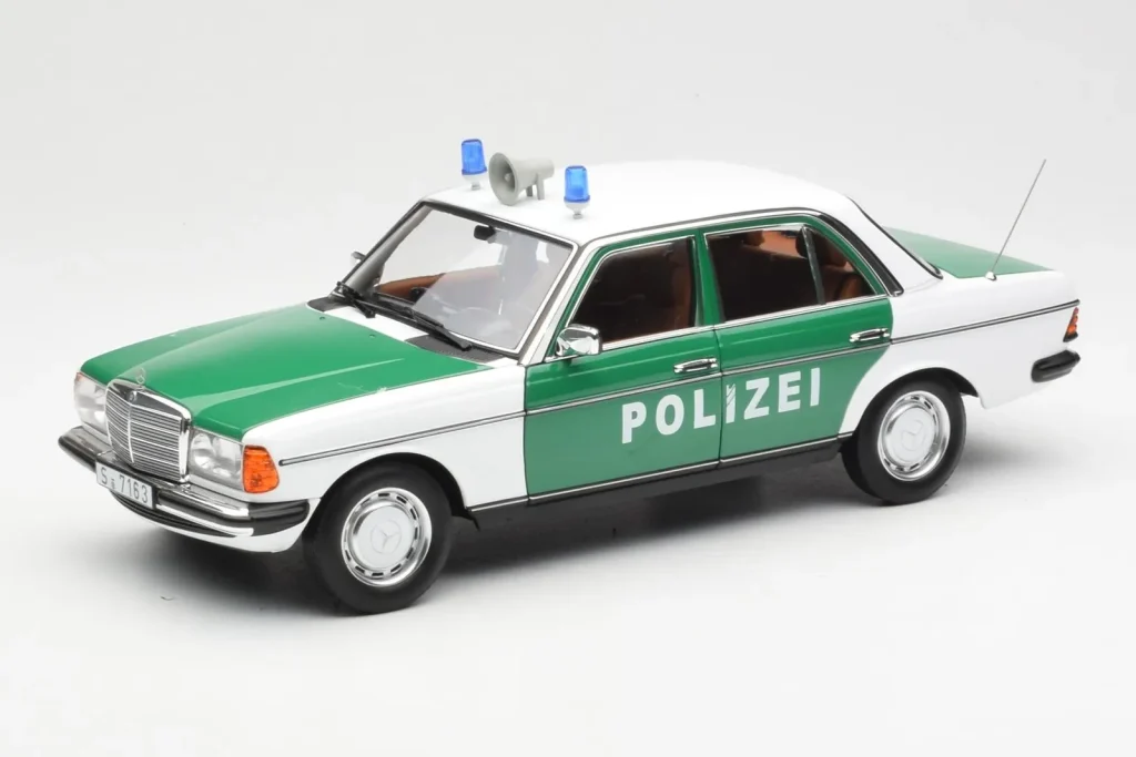 โมเดลรถ 1:18 Mercedes E-Class W123 Polizei Norev (มือสอง)
