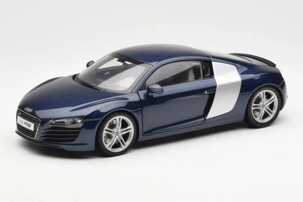 โมเดลรถ 1:18 Audi R8 4.2 FSI V8 สีน้ำเงิน Kyosho (มือสอง)