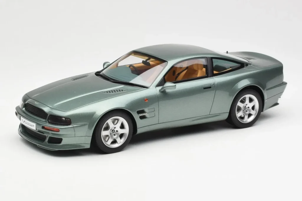 โมเดลรถ 1:18 Aston Martin V8 Vantage สีเขียว GT Spirit (มือสอง)
