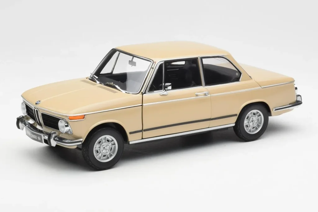 Model 1:18 BMW Ti E10 Sahara year 2002 beige Kyosho