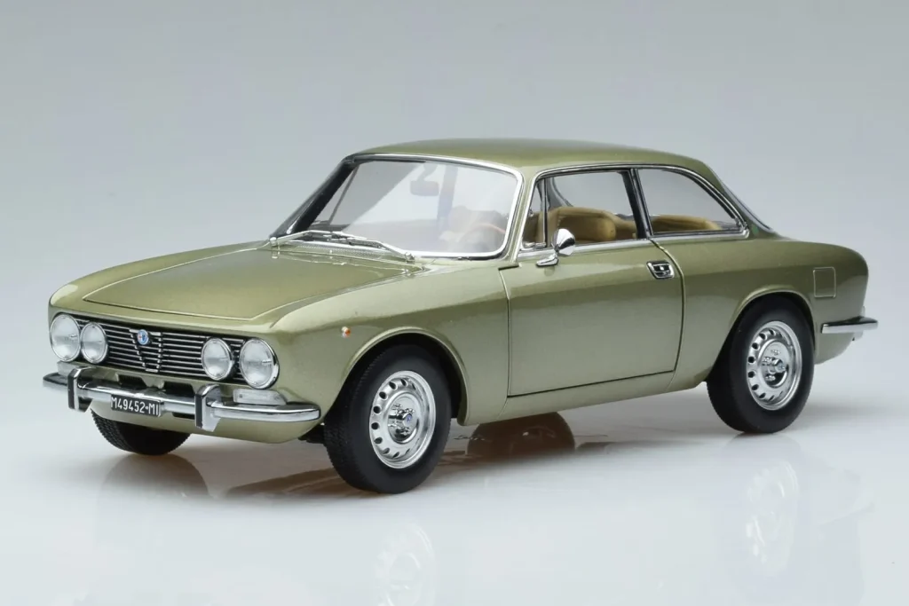Model 1:18 Alfa Romeo GTV Green Limited Edition year 2000 Norev
