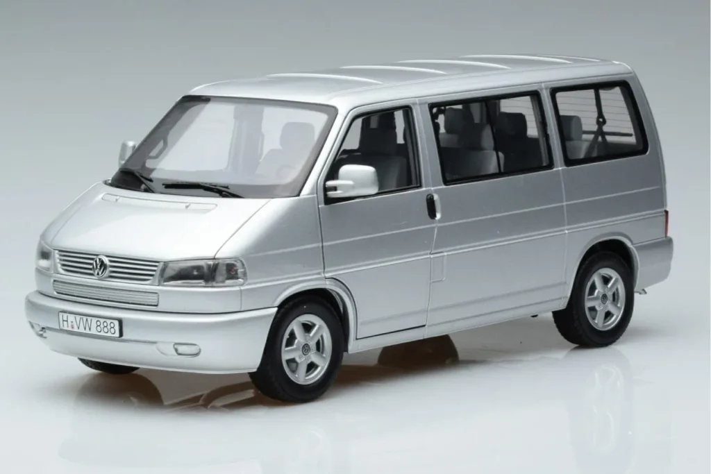 车型 1:18 Volkswagen T4b Transporter Caravelle Minibus Schuco