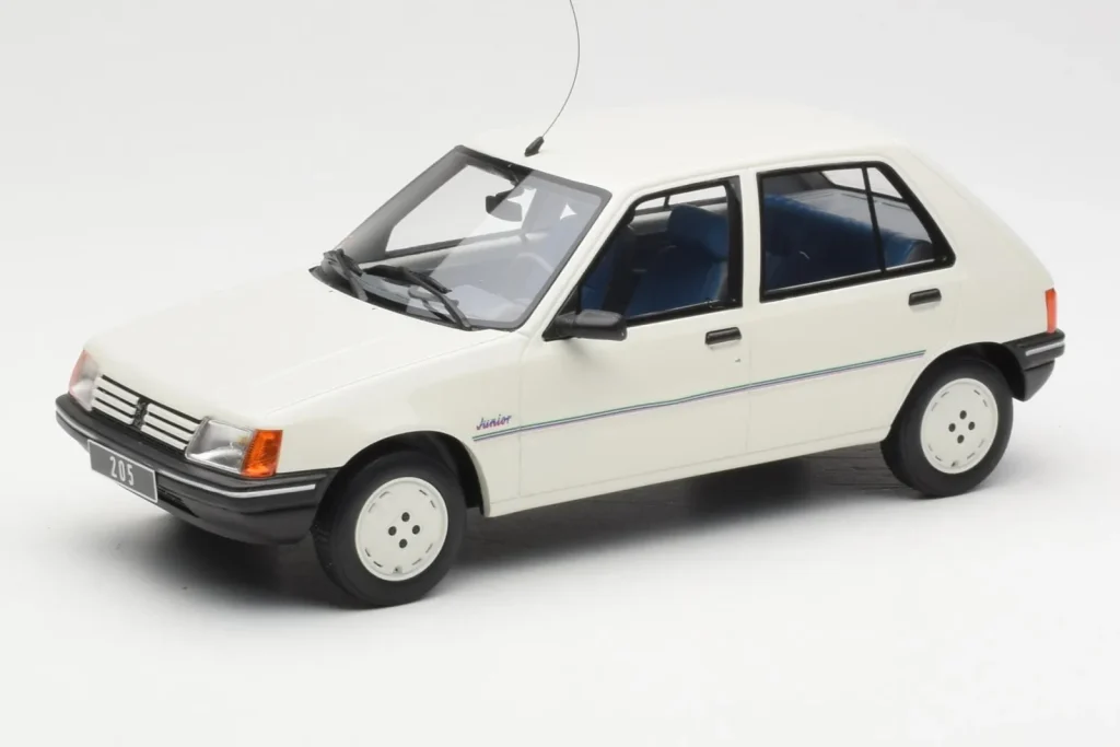 Model 1:18 Peugeot 205 Junior white Otto