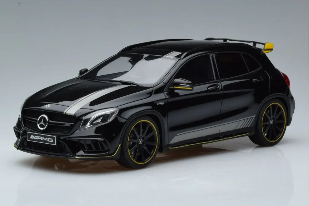 车型 1:18 Mercedes AMG GLA45 X156 Yellow Night Edition GT Spirit