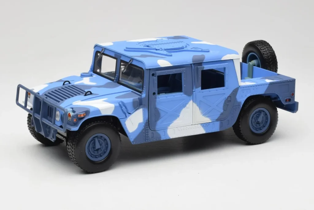 车型 1:18 Hummer H1 Humvee Blue & White Motormax