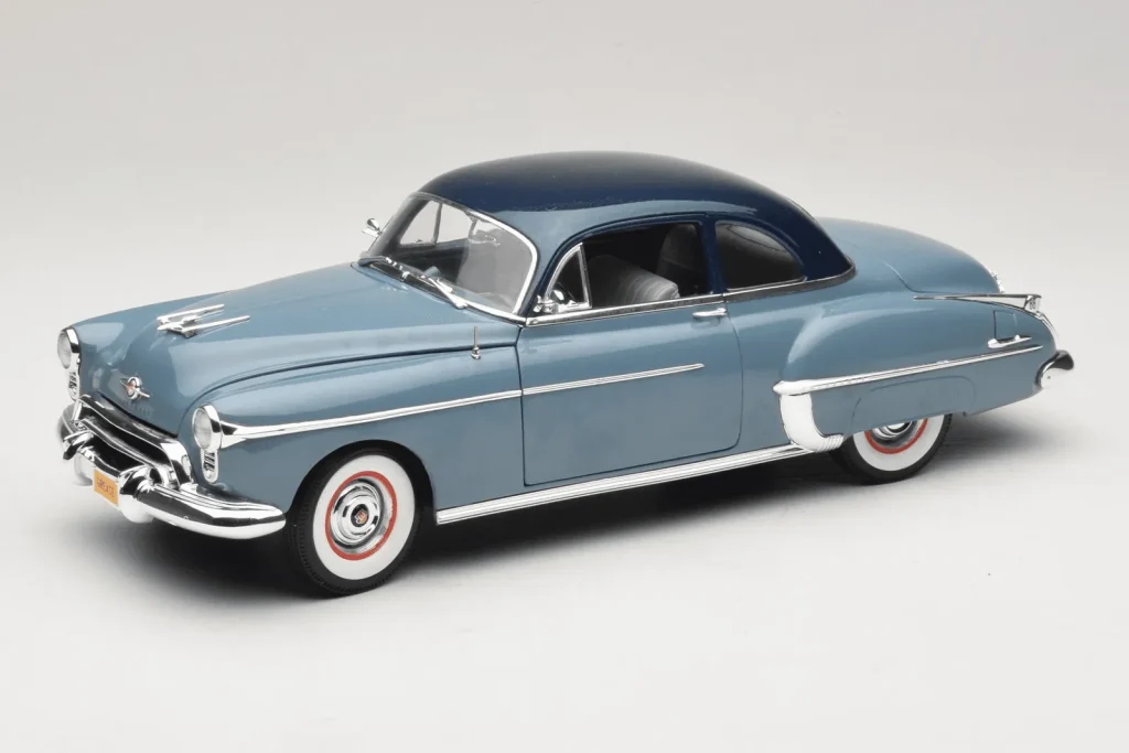 Model 1:18 Oldsmobile 88 Blue Grease Auto World