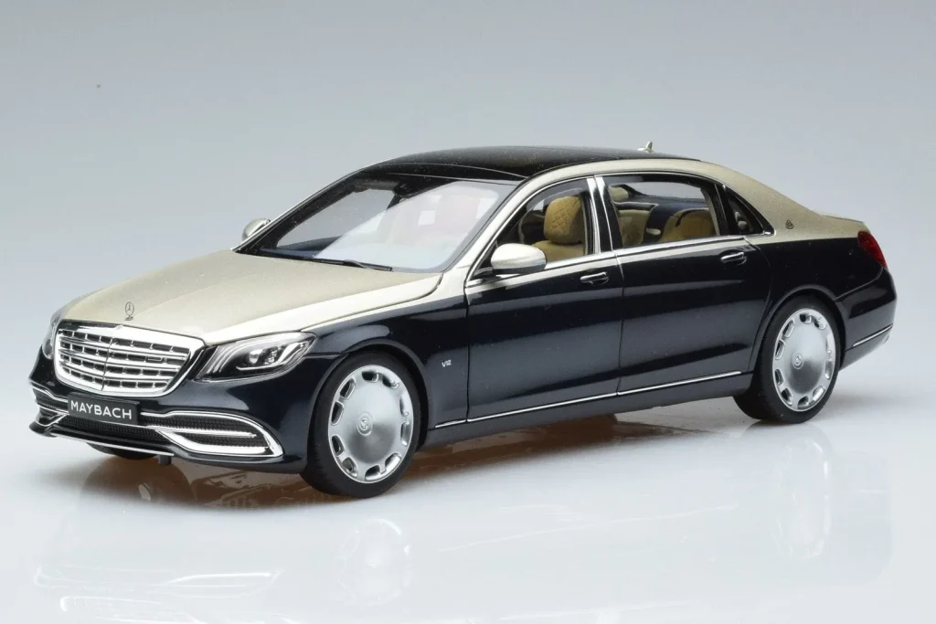 โมเดลรถ 1:18 Mercedes Maybach S650 X222 Silver Blue Norev (มือสอง)