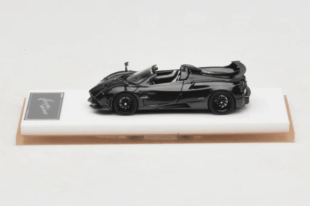 โมเดลรถ 1:64 Pagani Huayra Tricolore Roadster Exposed Carbon Henson & Heaven