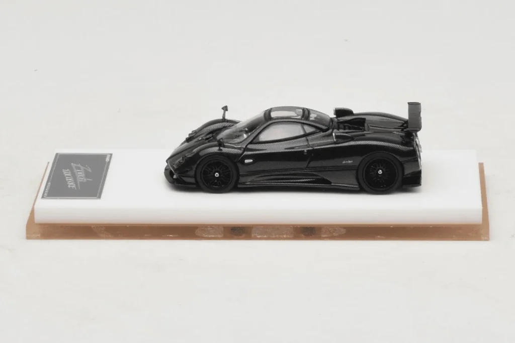 โมเดลรถ 1:64 Pagani Zonda Tricolore Exposed Carbon Henson & Heaven
