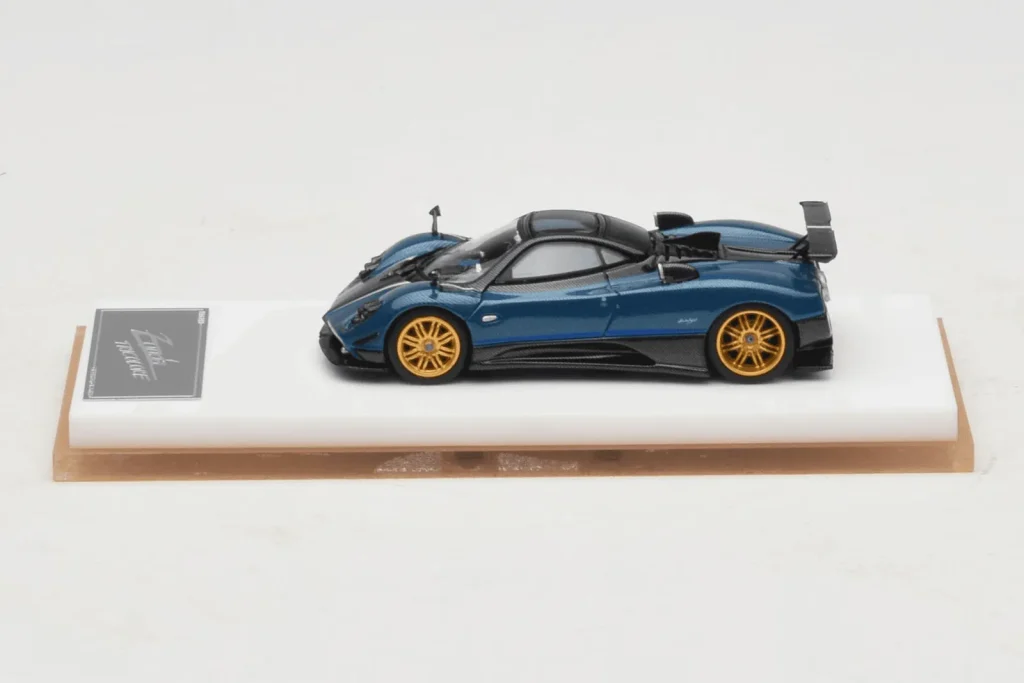 โมเดลรถ 1:64 Pagani Zonda Tricolore Exposed Carbon สีน้ำเงิน Henson & Heaven