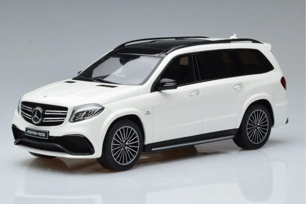 Model 1:18 Mercedes AMG GLS63 X166 white GT Spirit