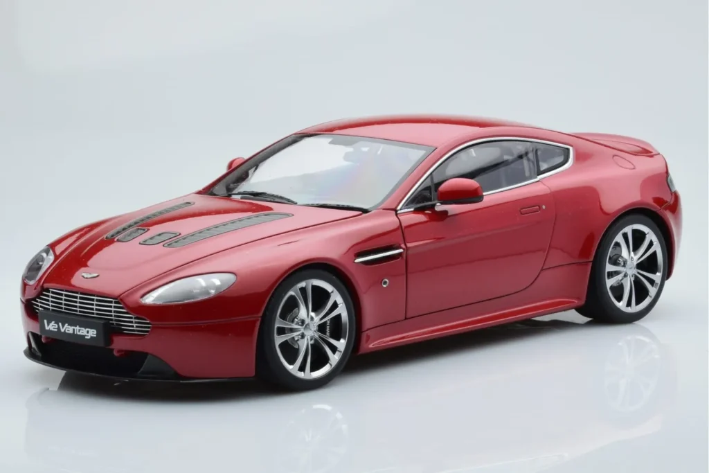 โมเดลรถ 1:18 Aston Martin V12 Vantage สีแดง AUTOart (มือสอง)