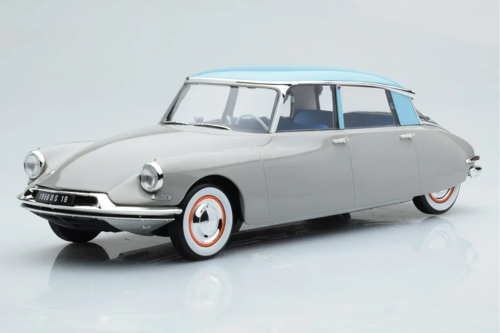 โมเดลรถ 1:18 Citroen DS 19 สีเทา Norev