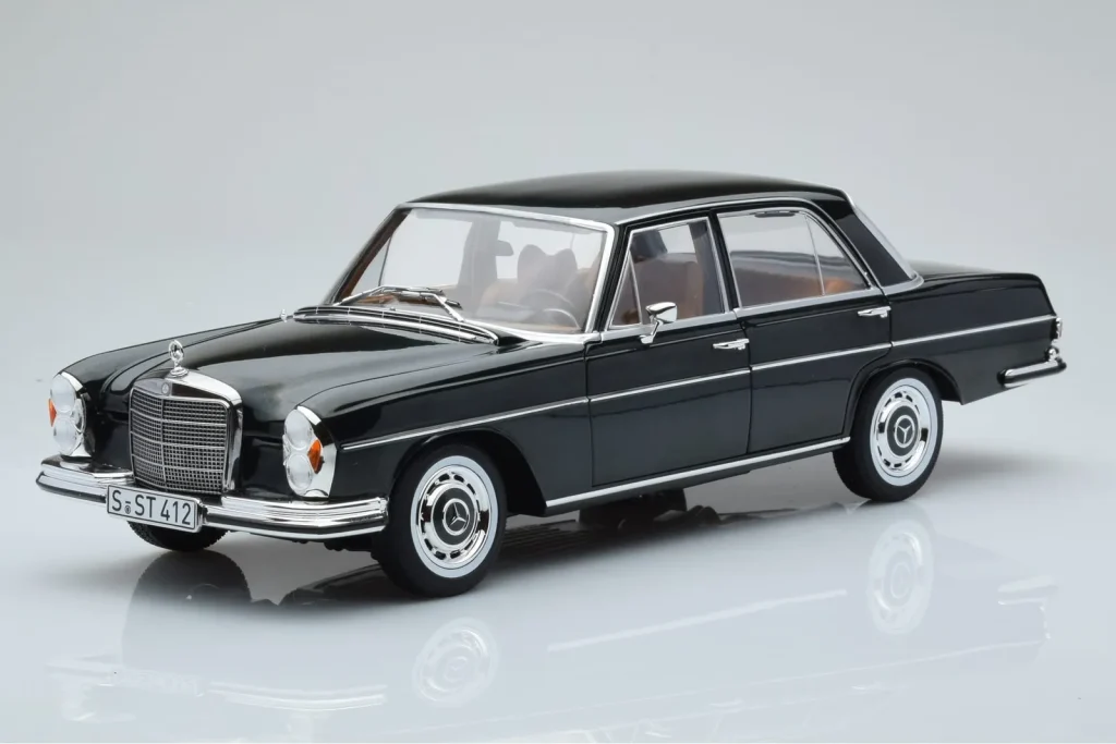 Model 1:18 Mercedes 280 SE W108 green Norev
