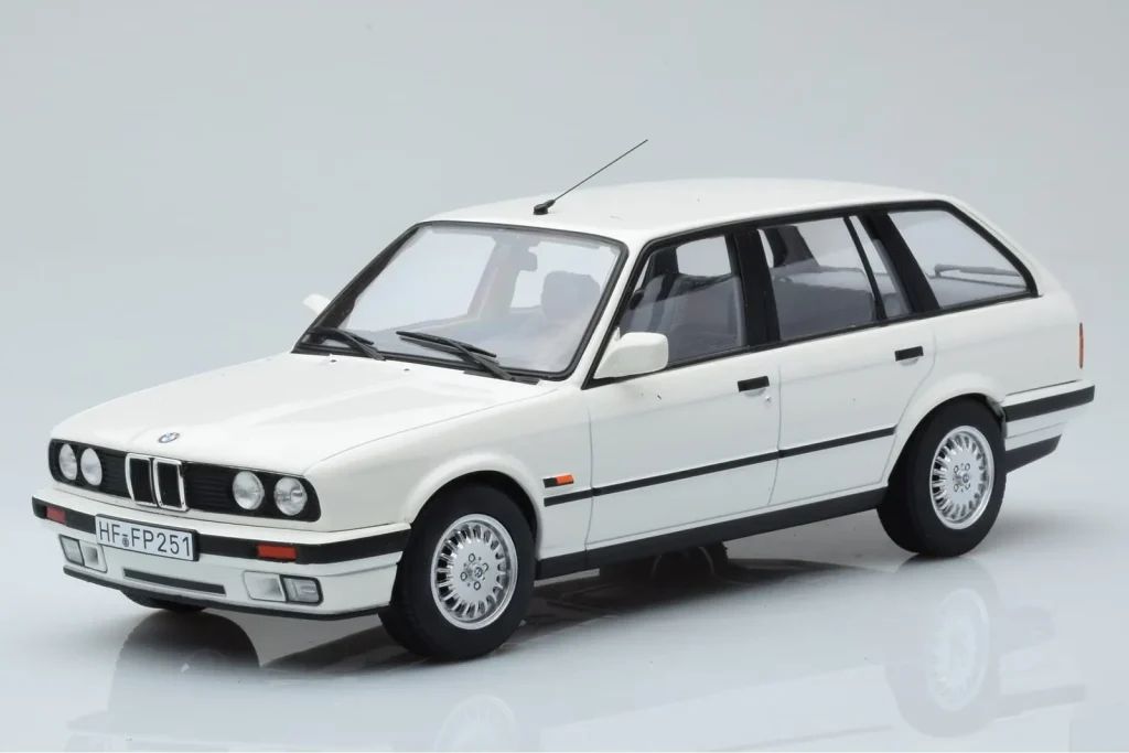 โมเดลรถ 1:18 BMW 325i E30 Touring White Limited Edition Norev