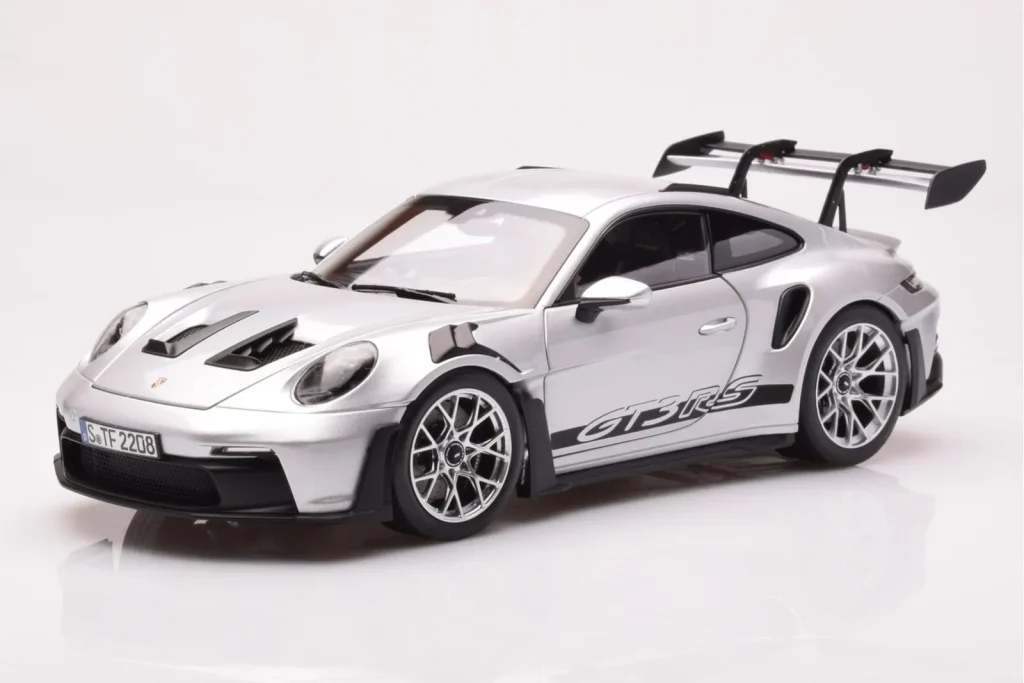 โมเดลรถ 1:18 Porsche 911 992 GT3 RS สีเงินเมทัลลิก Norev
