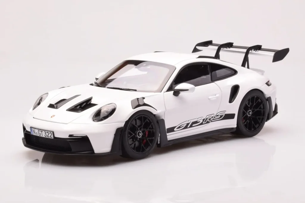 โมเดลรถ 1:18 Porsche 911 992 GT3 RS สีขาว Norev