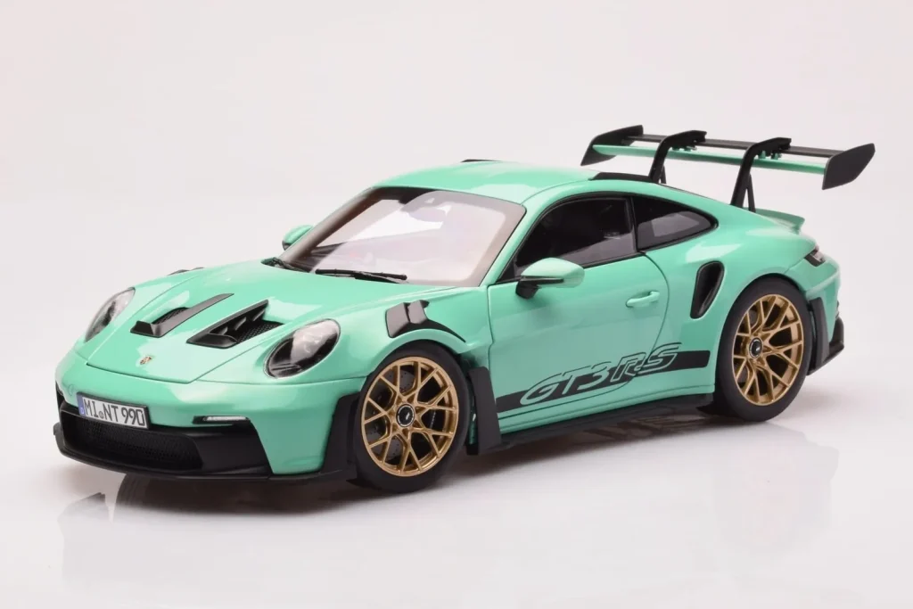โมเดลรถ 1:18 Porsche 911 992 GT3 RS Mint สีเขียว Norev