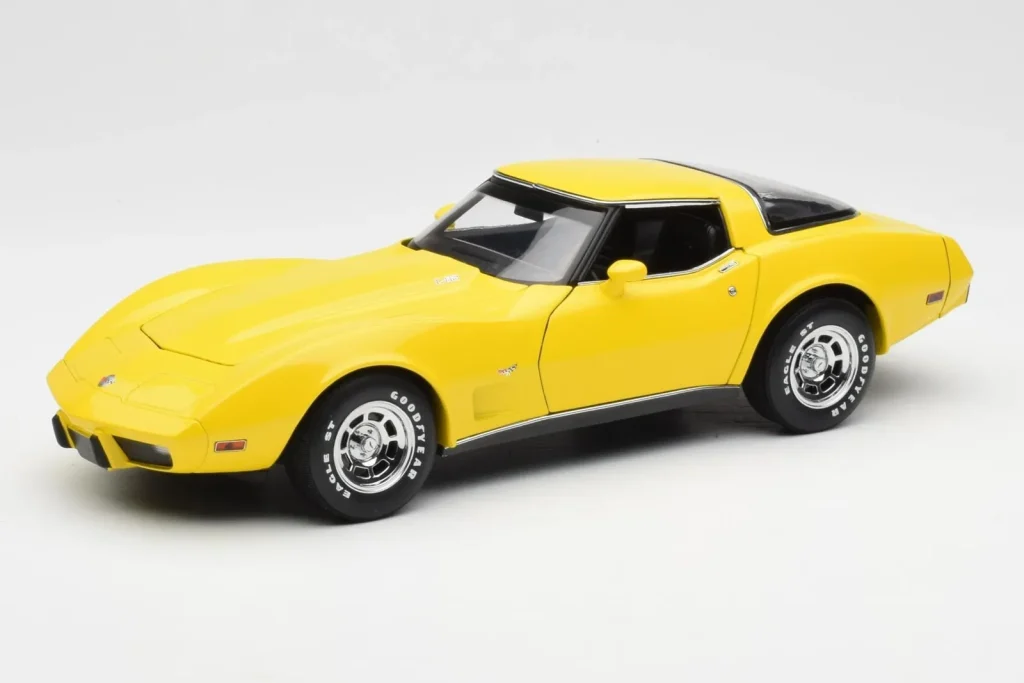 โมเดลรถ 1:18 Chevrolet Corvette C3 สีเหลือง UT Models (มือสอง)