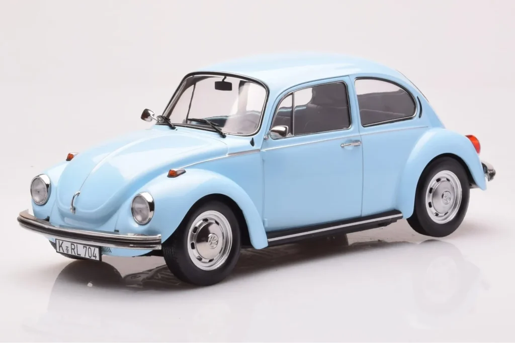 โมเดลรถ 1:18 Volkswagen Beetle 1303 Light Blue Norev