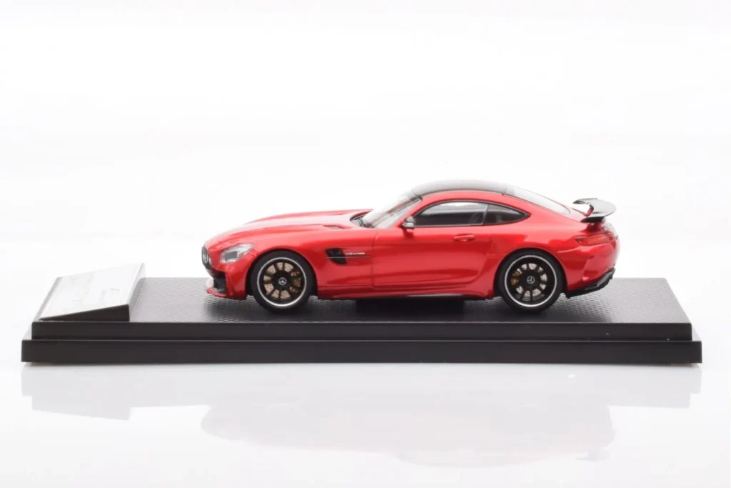 โมเดลรถ 1:43 Mercedes AMG GT-R สีแดงเมทัลลิก Almost Real (มือสอง)