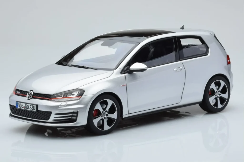 โมเดลรถ 1:18 Volkswagen Golf GTI Mk7 Reflex สีเงิน Norev
