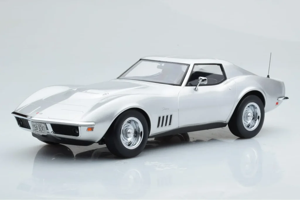 โมเดลรถ 1:18 Chevrolet Corvette C3 สีเงิน Norev