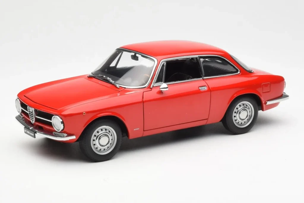 โมเดลรถ 1:18 Alfa Romeo GT 1300 Junior LHD สีแดง AUTOart (มือสอง)
