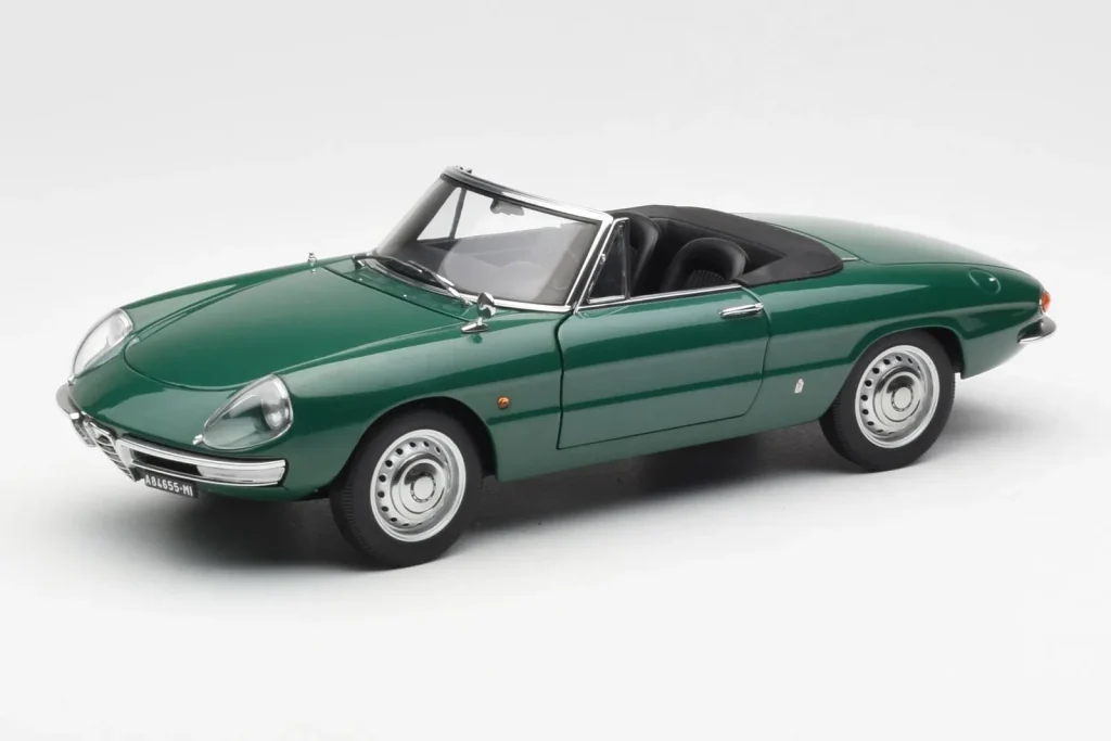 โมเดลรถ 1:18 Alfa Romeo Duetto Spider สีเขียว AUTOart (มือสอง)
