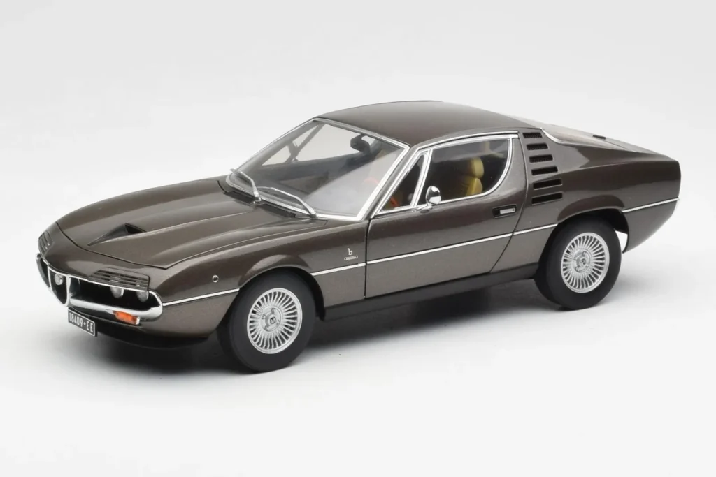 โมเดลรถ 1:18 Alfa Romeo Montreal สีน้ำตาลเมทัลลิก AUTOart (มือสอง)