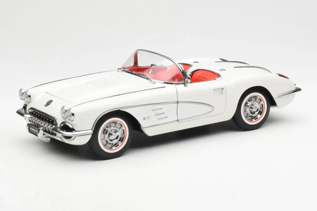 โมเดลรถ 1:18 Chevrolet Corvette C1 Spider Hard Top Snowcrest สีขาว AUTOart (มือสอง)