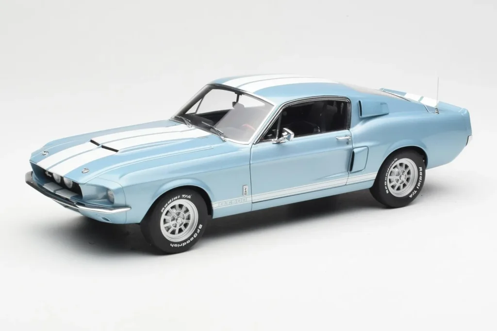 โมเดลรถ 1:18 Ford Mustang Shelby GT500 Light Blue Metallic With White Stripes AUTOart (มือสอง)