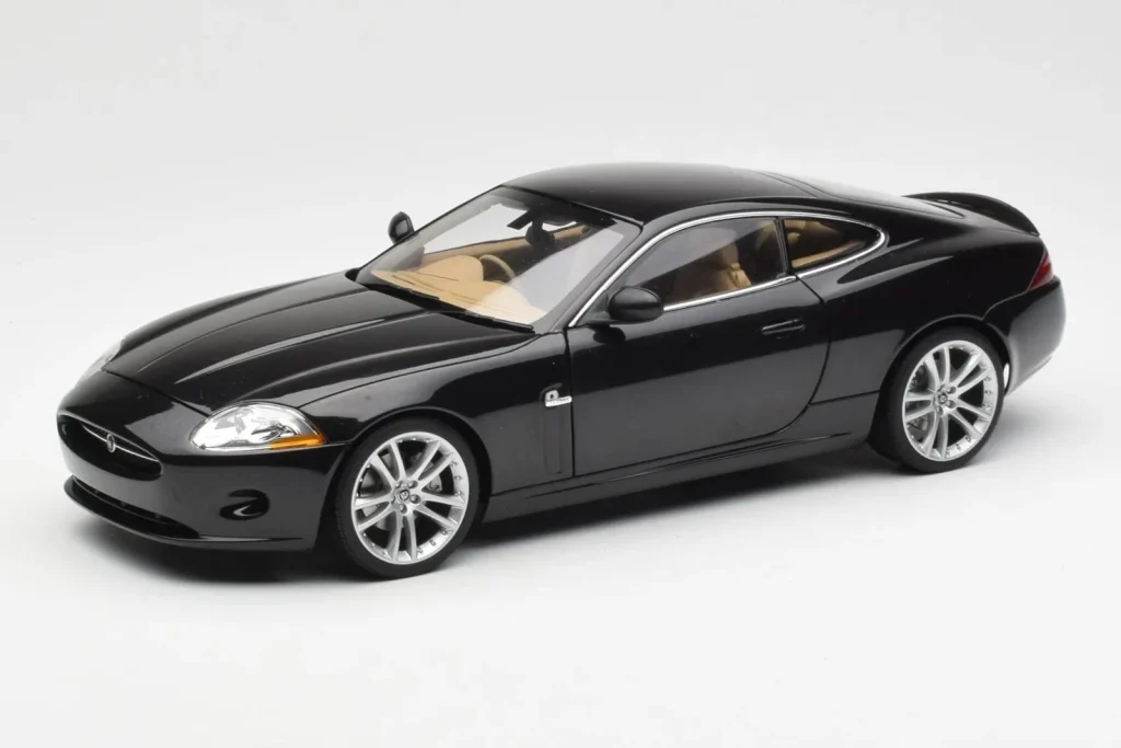 โมเดลรถ 1:18 Jaguar XK-R X150 Midnight สีดำ AUTOart (มือสอง)