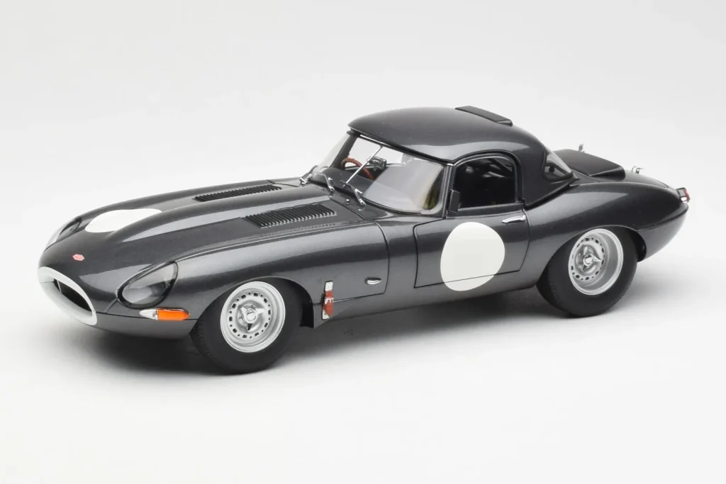 โมเดลรถ 1:18 Jaguar E-Type Series 1 Coupe Lightweight Dark Grey AUTOart (มือสอง)