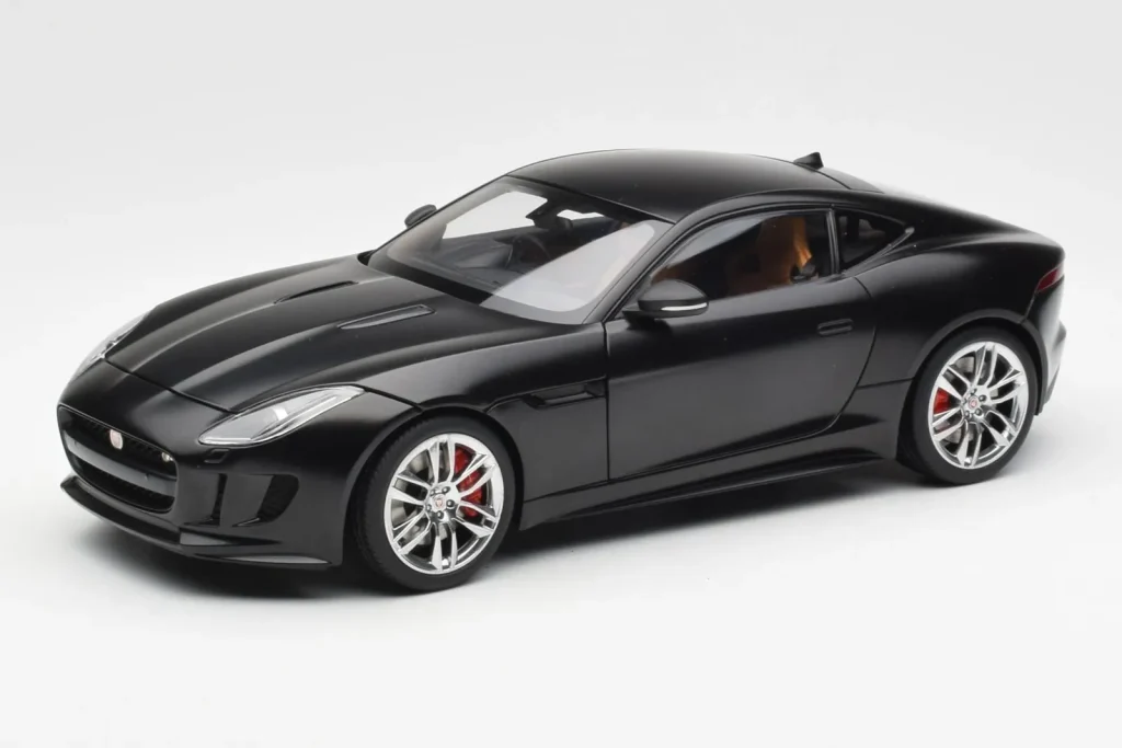 โมเดลรถ 1:18 Jaguar F-Type R X152 Matt สีดำ AUTOart (มือสอง)