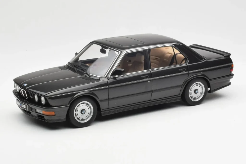 โมเดลรถ 1:18 BMW M535i E28 Diamond สีดำ AUTOart (มือสอง)
