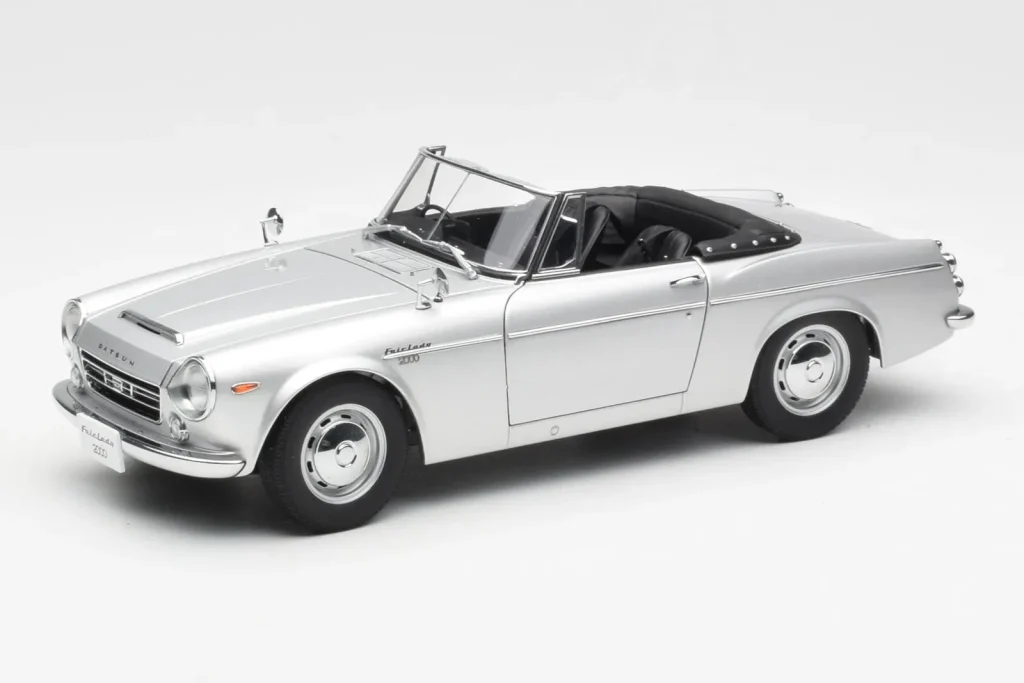 Model 1:18 Datsun Fairlady SR311 Roadster year 2000 silver AUTOart