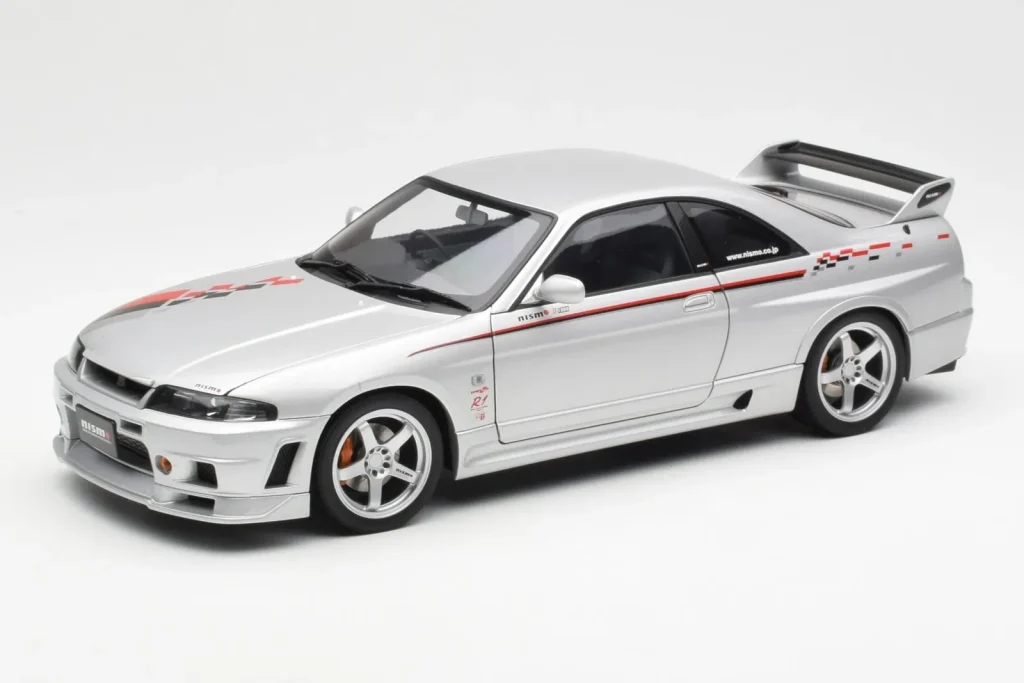 โมเดลรถ 1:18 Nissan Skyline GT-R R33 R-Tune สีเงิน AUTOart (มือสอง)
