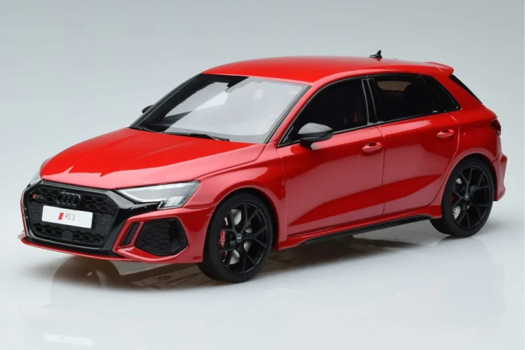 车型 1:18 Audi RS3 8Y Sportback 红色 GT Spirit