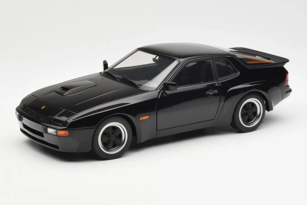 โมเดลรถ 1:18 Porsche 924 Carrera GT สีดำ AUTOart (มือสอง)