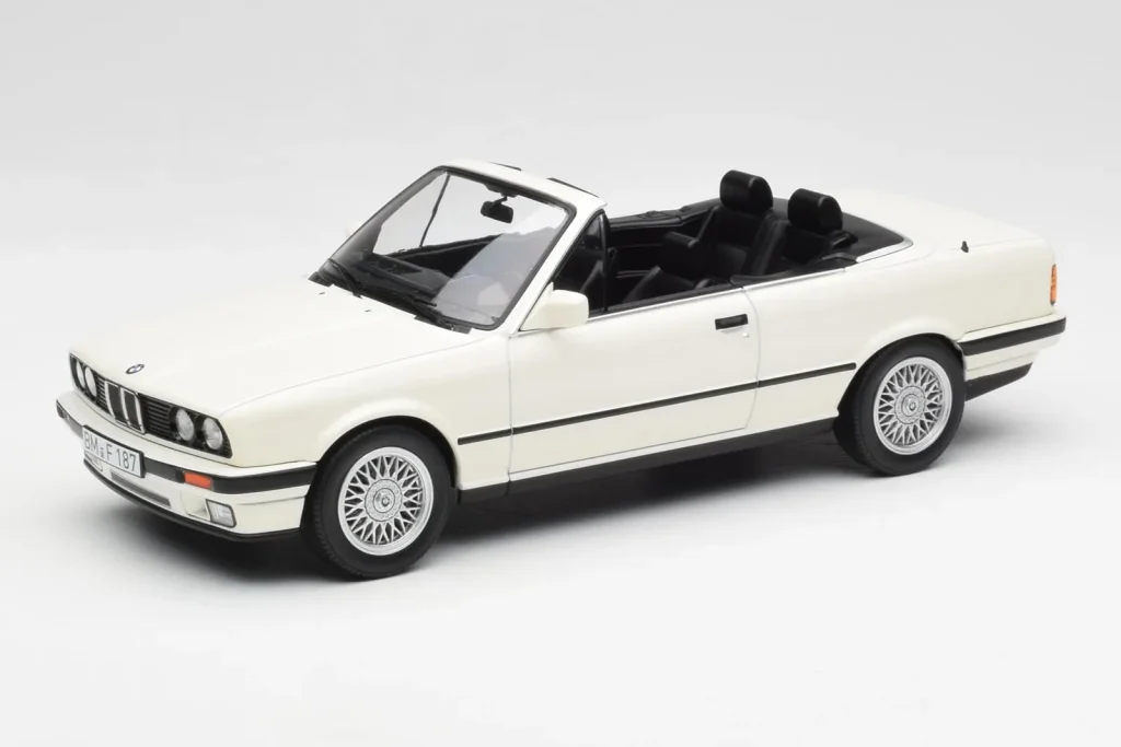 โมเดลรถ 1:18 BMW 325i E30 Cabriolet Alpine สีขาว Norev